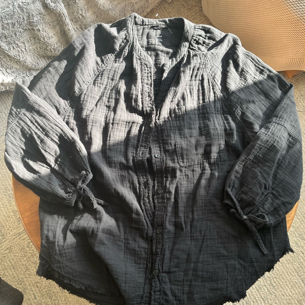 Aerie Women’s Black Beach Lightweight Button-Front Shirt